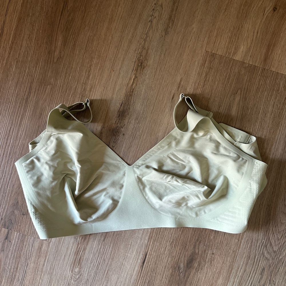 Bombas No Show Plunge Bralette